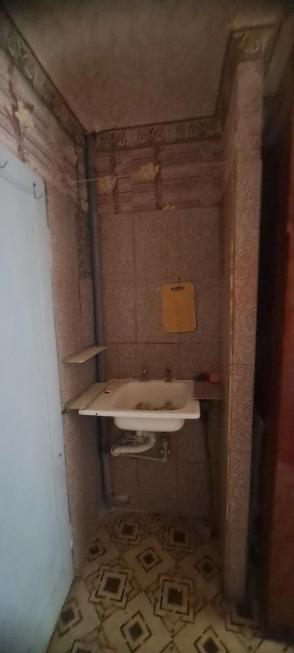 Продам 2 к. гостинку 3/5 ул.Ощепкова, метро  Армейская
