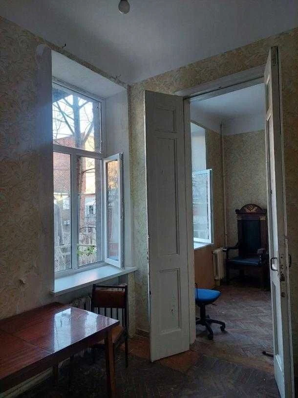 Продається 2 кімнати за адресою: вул. Сумська, 80, метро "Університет"