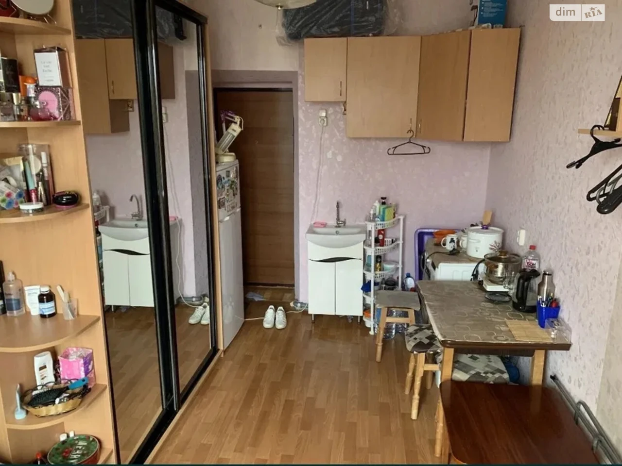 Продаж Кімната