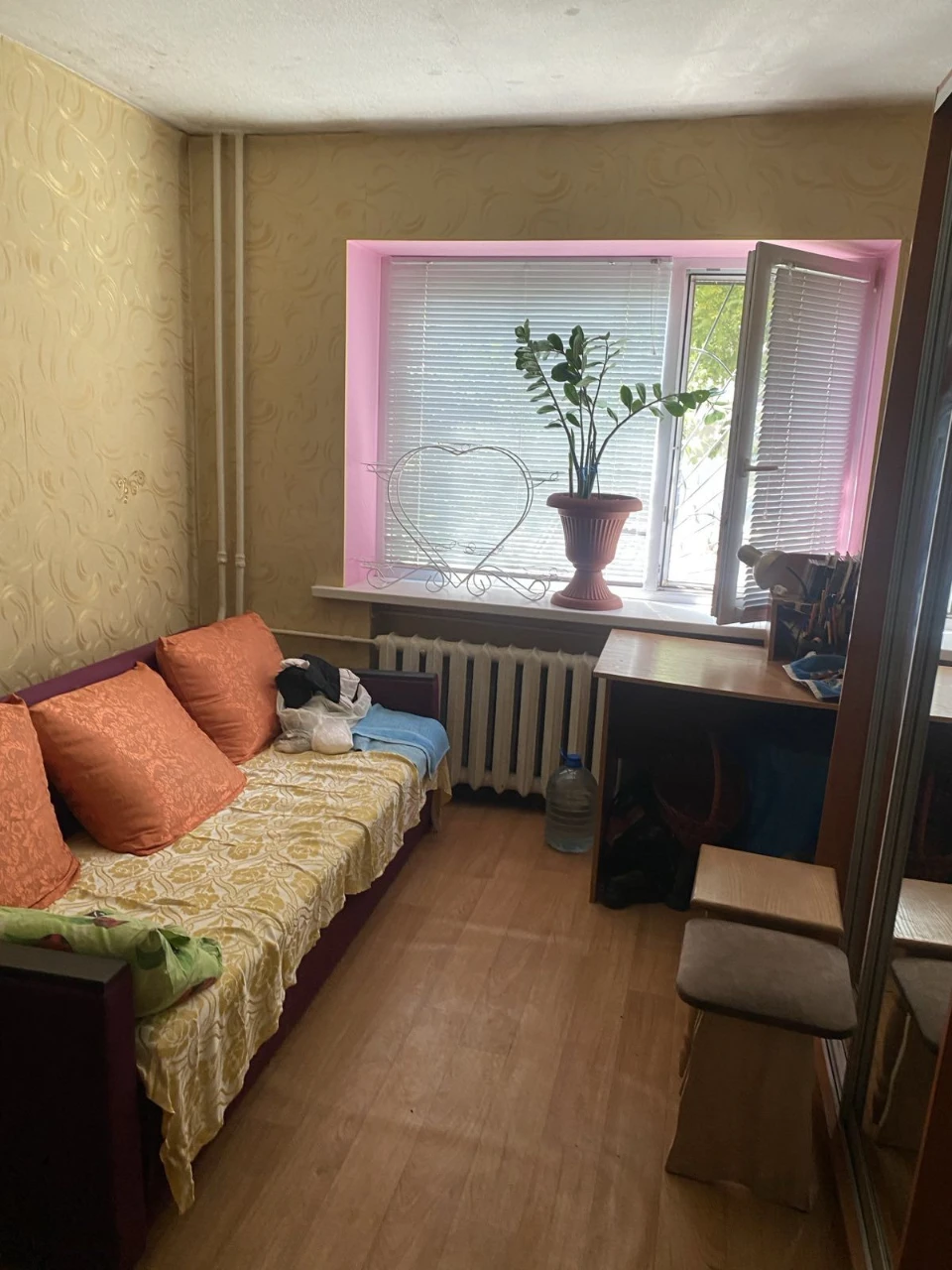 Продам гостинку метро 23 августа
