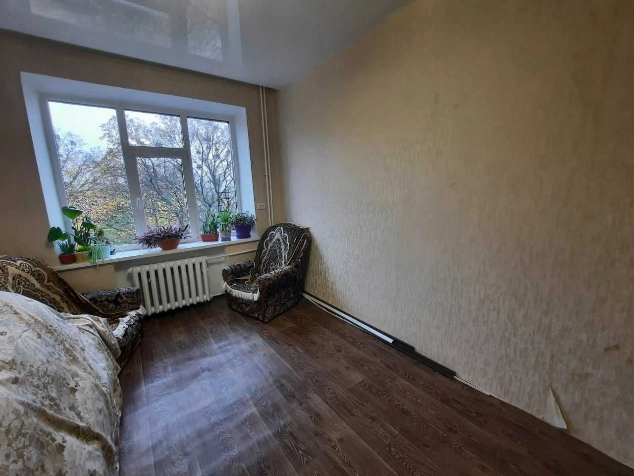 Продається кімната в гуртожитку за вигідною ціною.