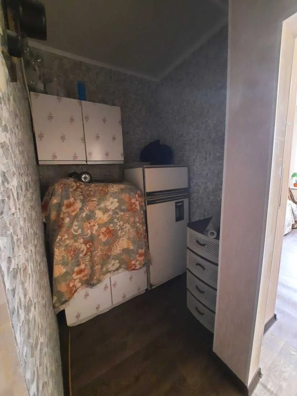 Продається кімната в гуртожитку за вигідною ціною.