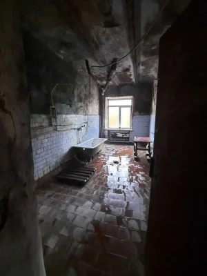 Продається кімната в гуртожитку за вигідною ціною.