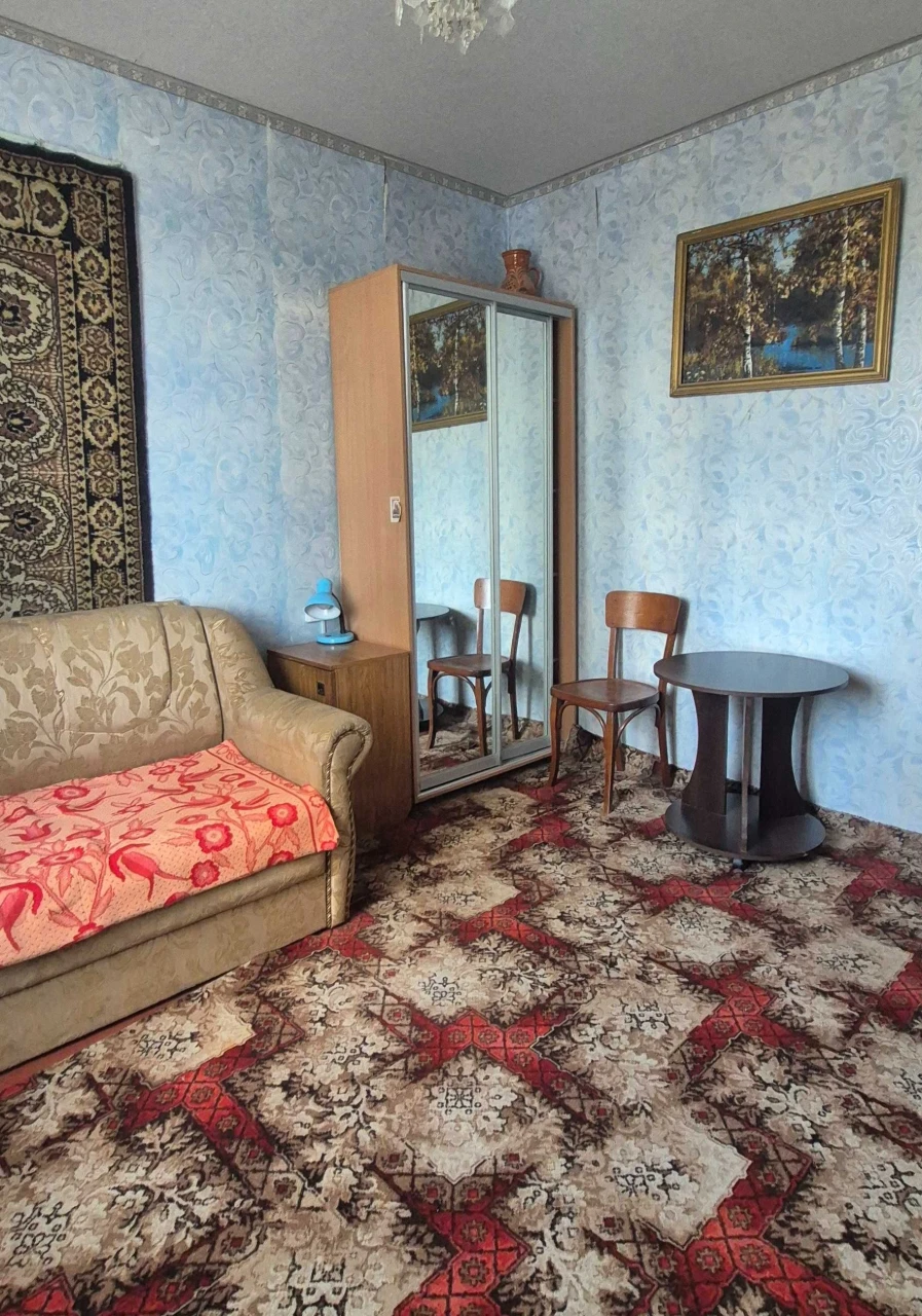 Продам кімнату в 2-х кімнатній квартирі, вул. Молочна.