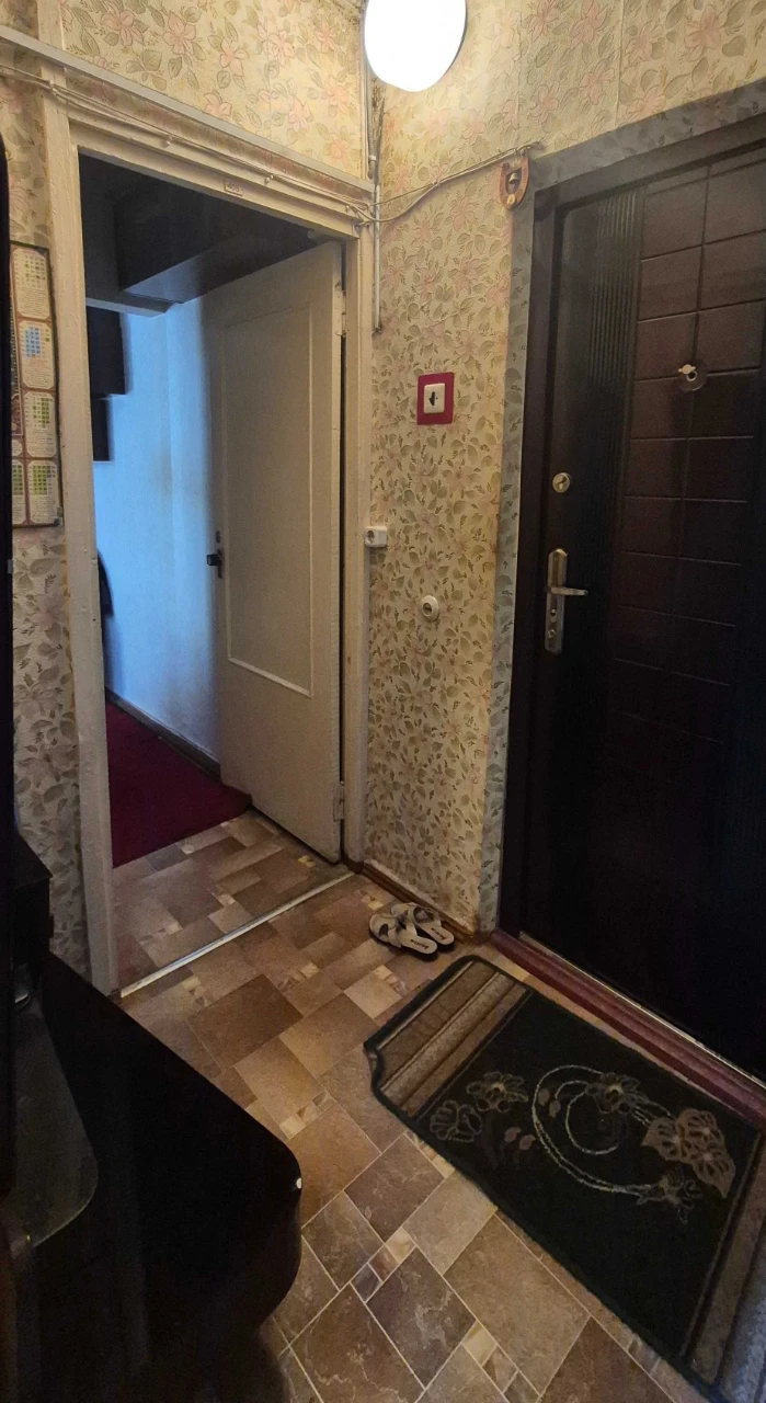 Продам кімнату в 2-х кімнатній квартирі, вул. Молочна.