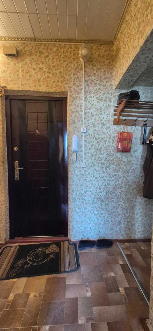 Продам кімнату в 2-х кімнатній квартирі, вул. Молочна.