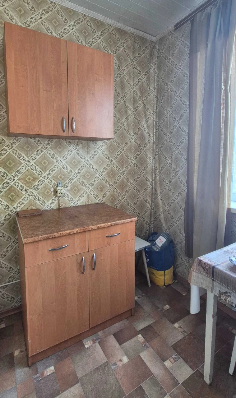 Продам кімнату в 2-х кімнатній квартирі, вул. Молочна.