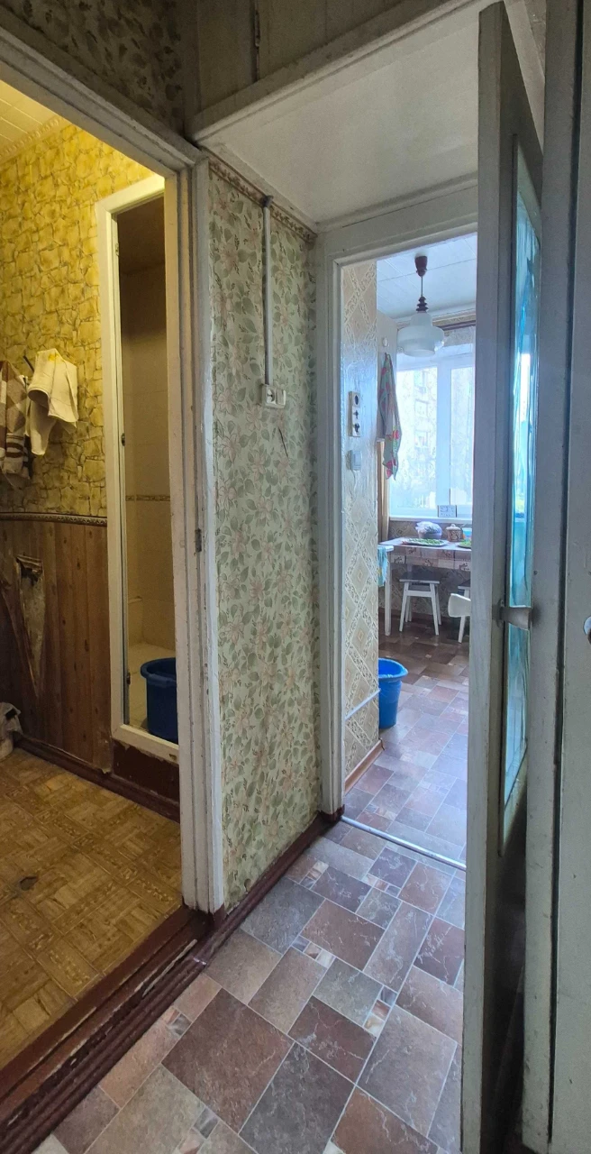 Продам кімнату в 2-х кімнатній квартирі, вул. Молочна.