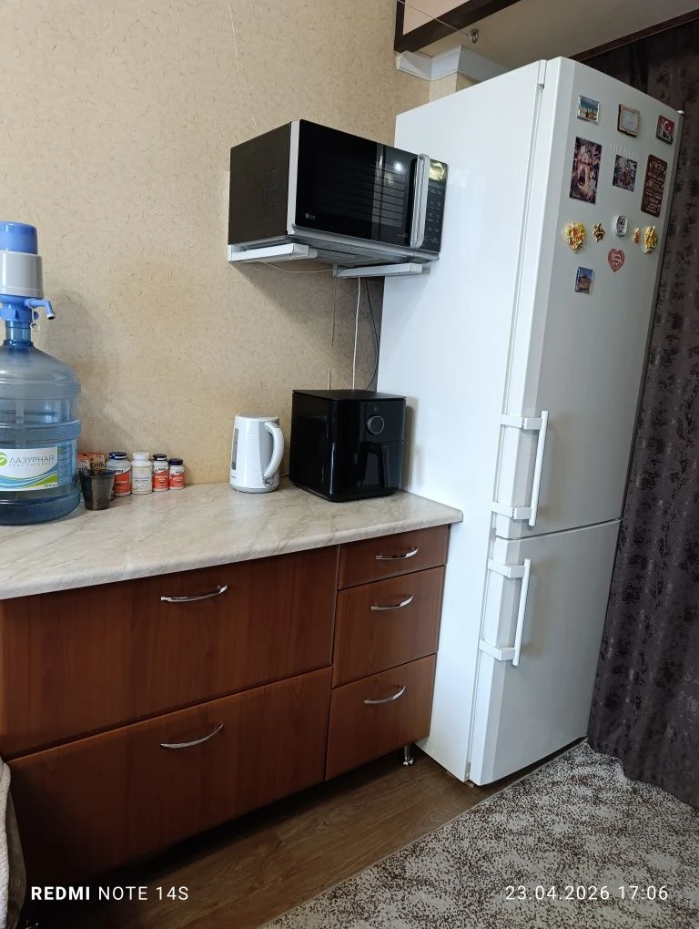 Продам гостинку 18 и³ на Баварії з  ремонтом