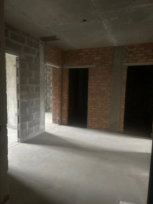 For sale in the residential complex "Medovy-1" a three-room apartment of 80 sq. m.