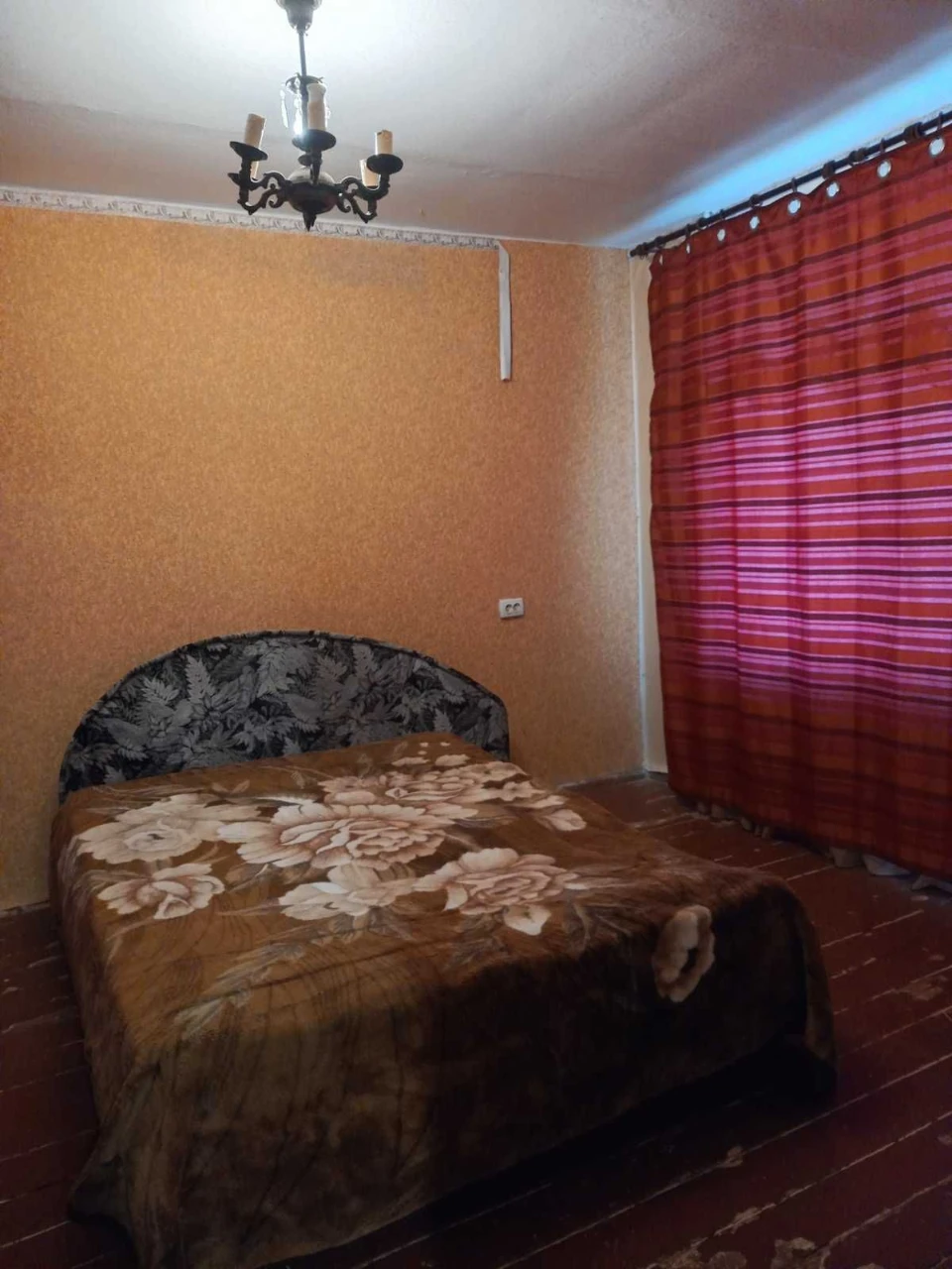 Терміново! Продаю 2 кімнати в будинку приватного типу по вул. Валентинівська