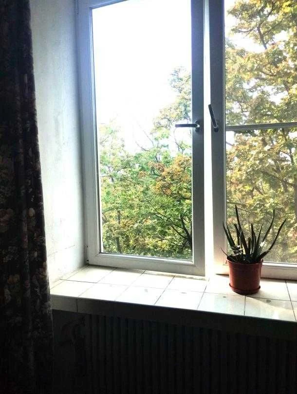 Продается просторная комната в "сталинке" в районе ХТЗ
