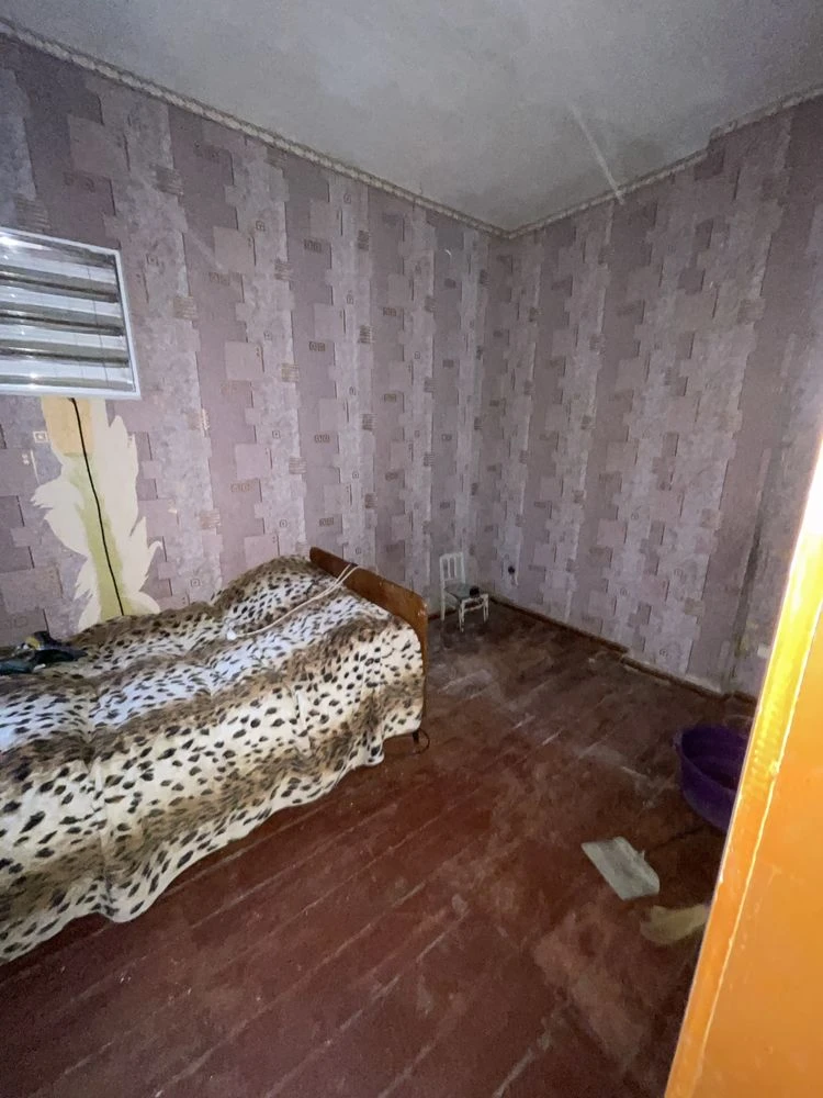 3 кімнати в гуртожитку під ваш ремонт