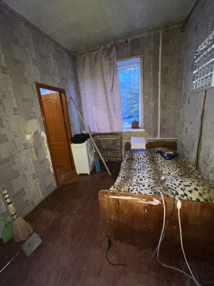 3 кімнати в гуртожитку під ваш ремонт