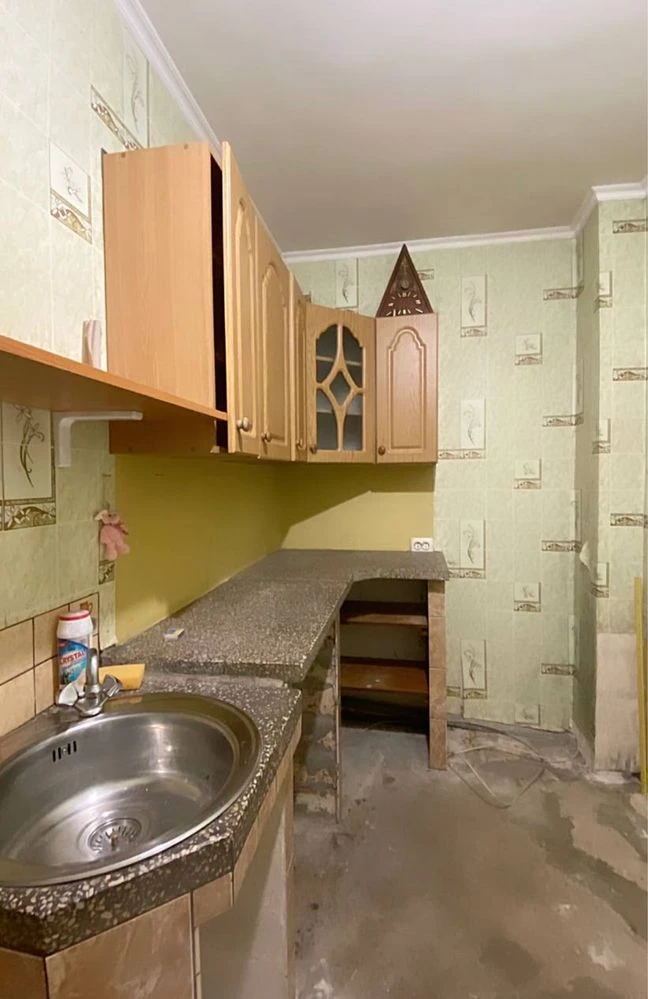 Продам кімнату у гуртожитку з власною кухнею