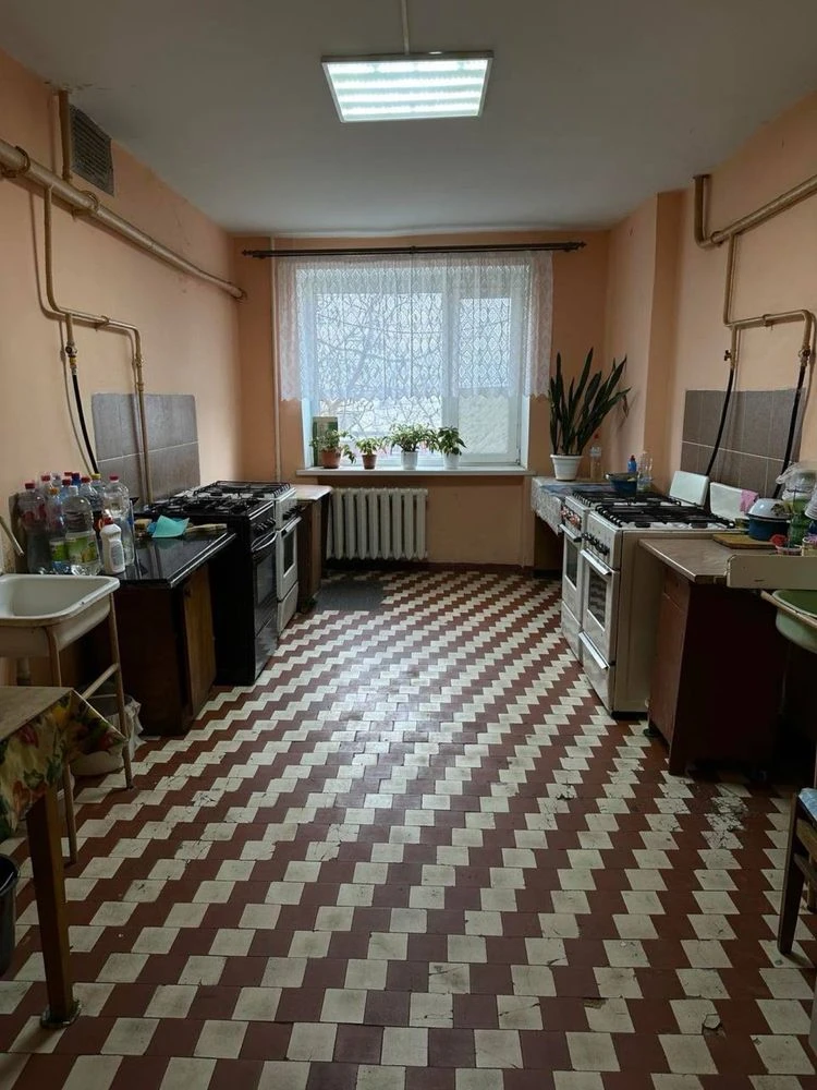 Продам кімнату у гуртожитку з власною кухнею