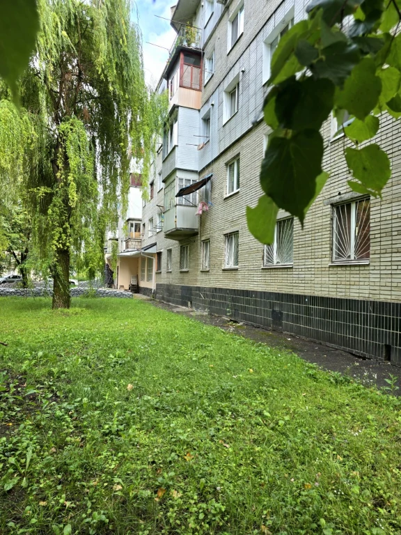 Кімната в гуртожитку з ремонтом та меблями | вул. Охтирська