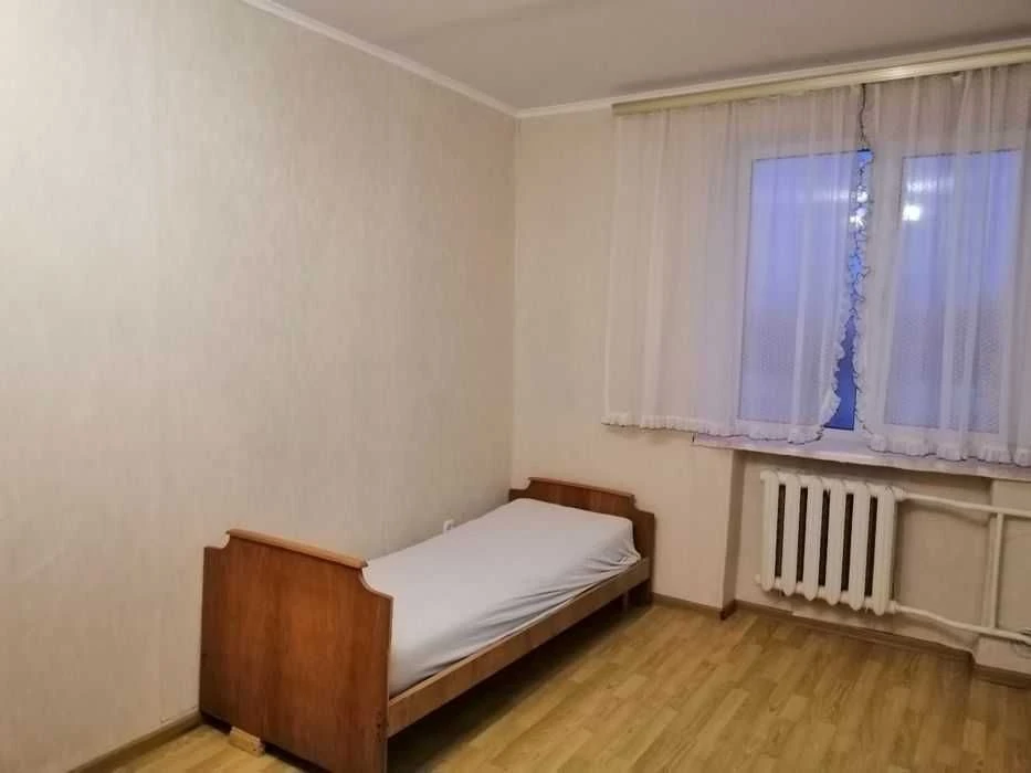 For sale a cozy room in a warm dormitory with a nice view