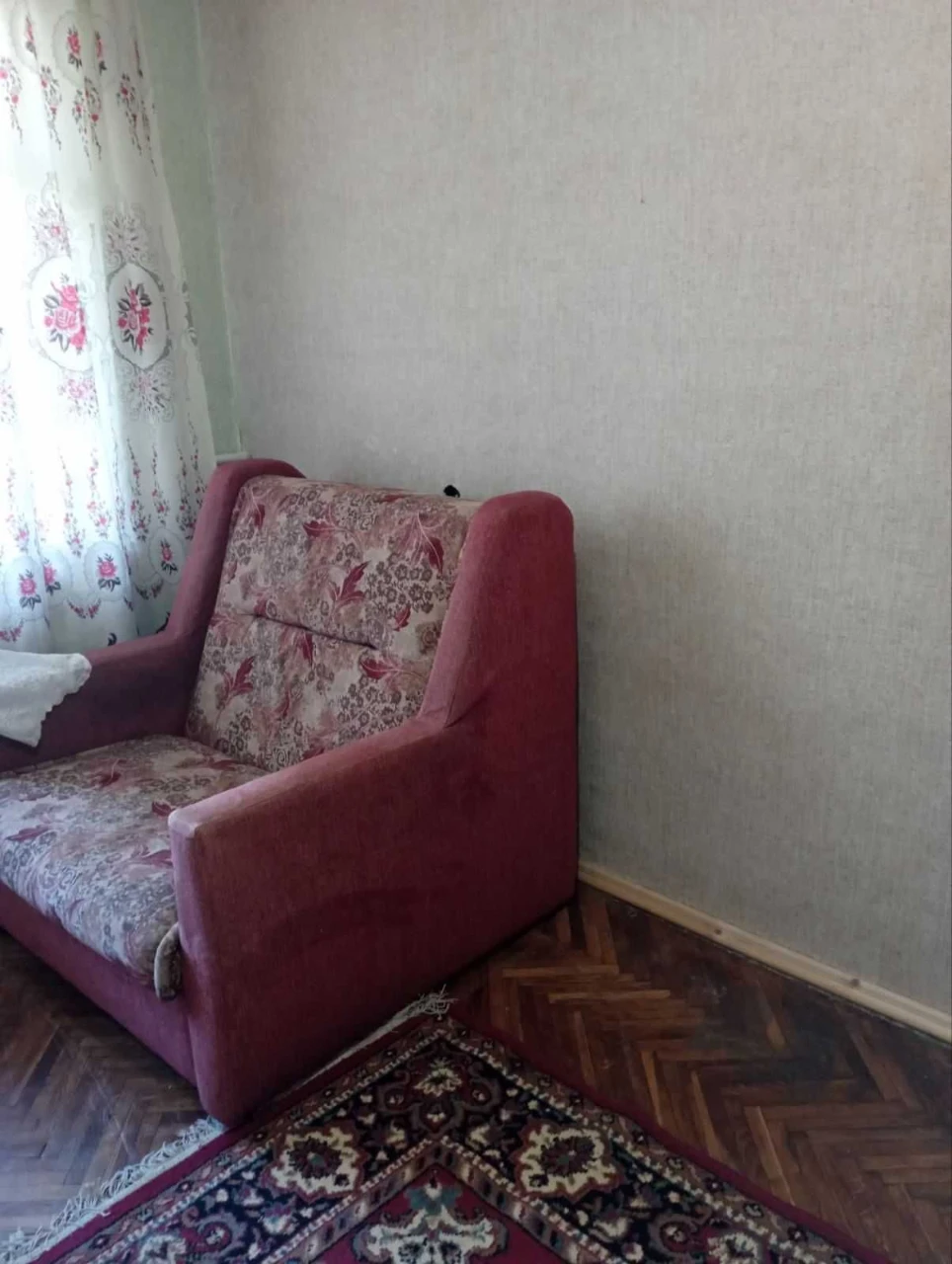 Комната 13 м2 с балконом, метро Дарница