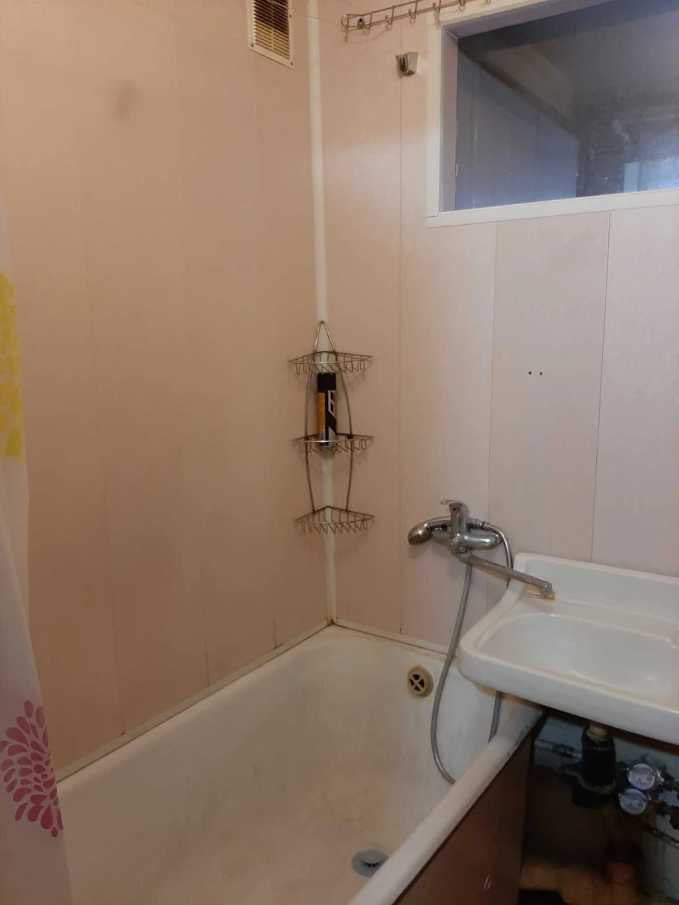 For sale: Room in a 3-room apartment on Kubanskaya Ukraine (Zhukovo Marsh)
