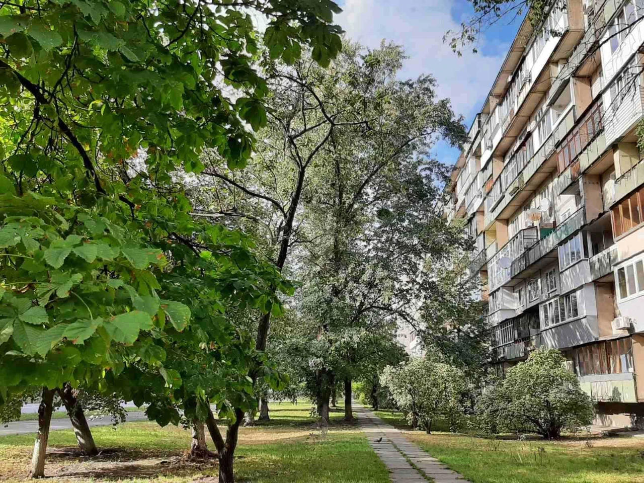 For sale: Room in a 3-room apartment on Kubanskaya Ukraine (Zhukovo Marsh)