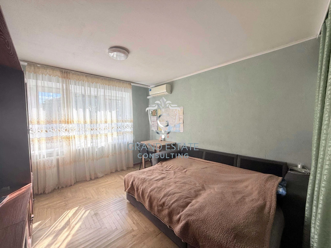 For Sale: Large Room in Dormitory, Ivana Honthi Street, 9, Metro