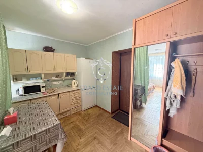 For Sale: Large Room in Dormitory, Ivana Honthi Street, 9, Metro