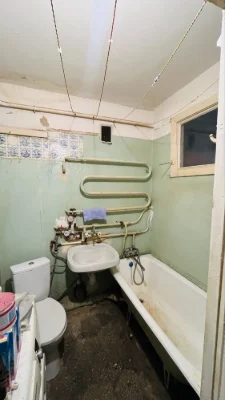 No Commission! Sale of a 2-bedroom apartment in a brick building
