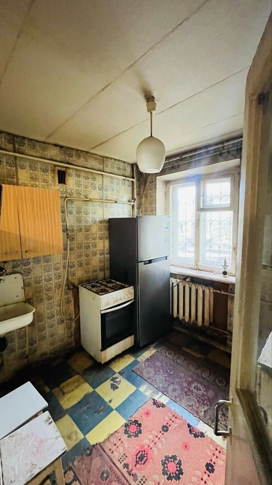No Commission! Sale of a 2-bedroom apartment in a brick building
