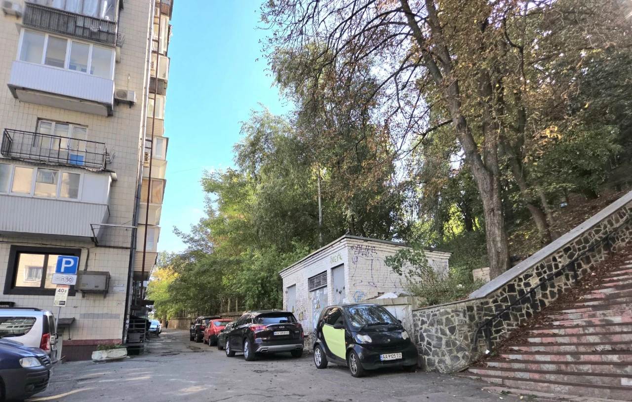 Продается 2-комнатная квартира на Печерске, бульвар Леси Украинки