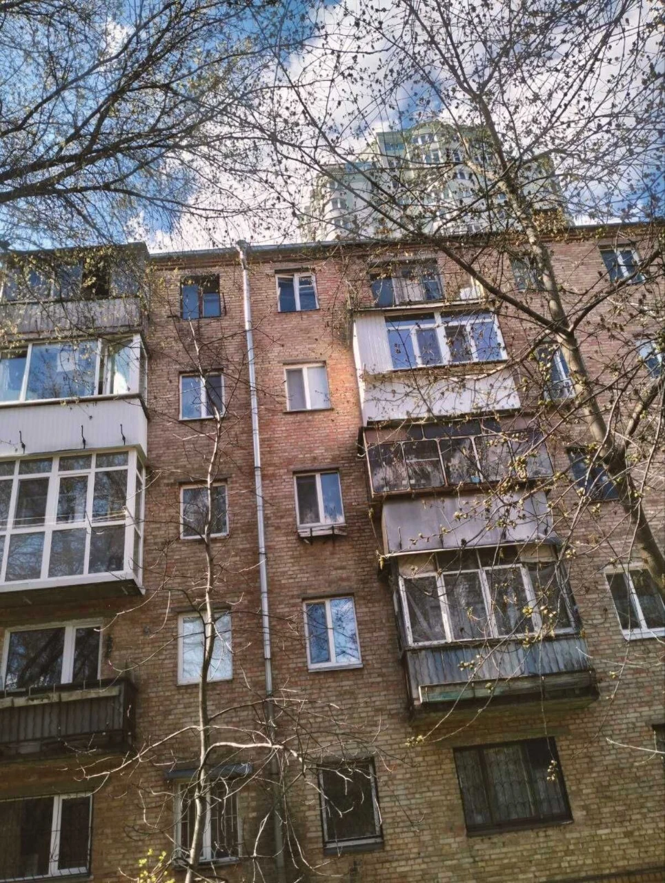 Продам кімнату в комунальній квартирі по вул.Депутатська 23,