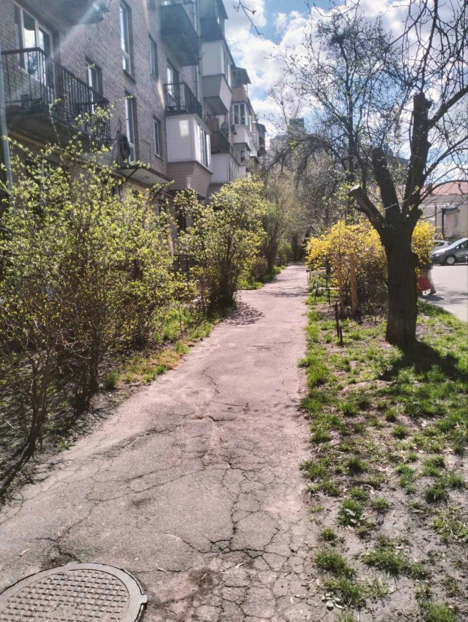 Продам кімнату в комунальній квартирі по вул.Депутатська 23,