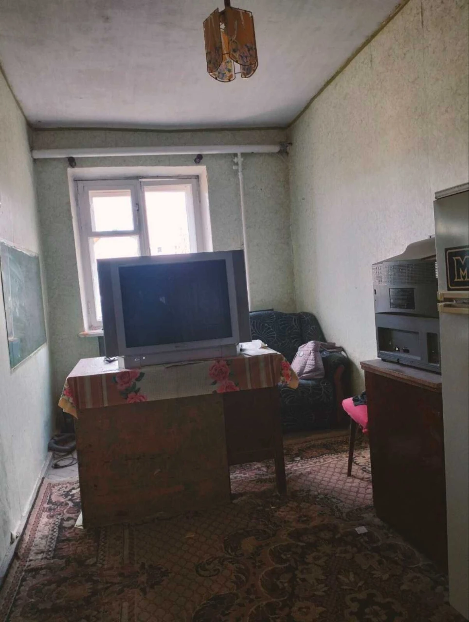 Продам кімнату в комунальній квартирі по вул.Депутатська 23,