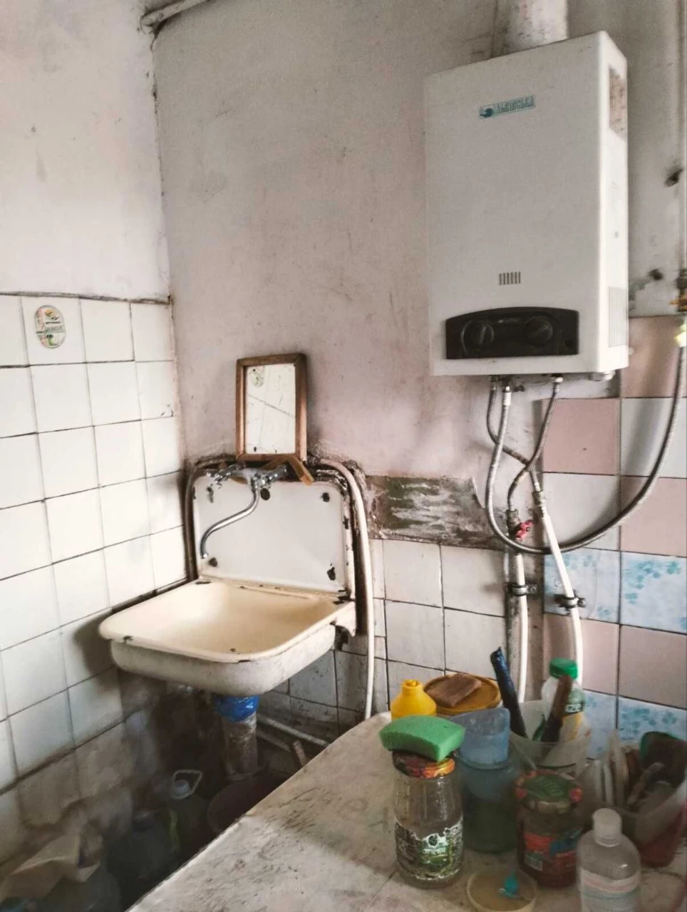 Продам кімнату в комунальній квартирі по вул.Депутатська 23,
