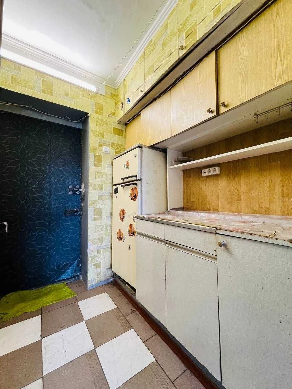 For sale: Exclusive separate room with private bathroom! Meter
