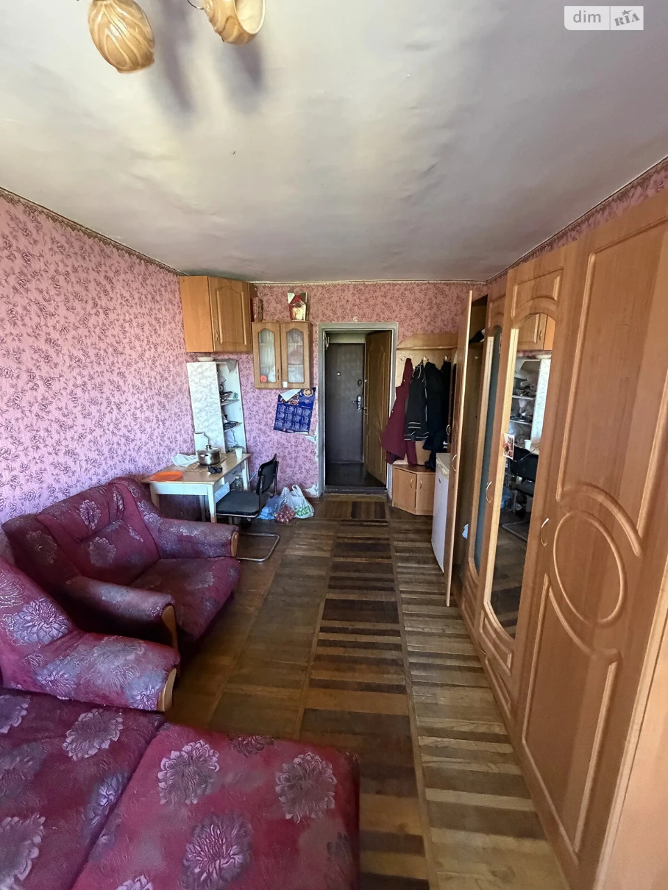 Продаж Кімната