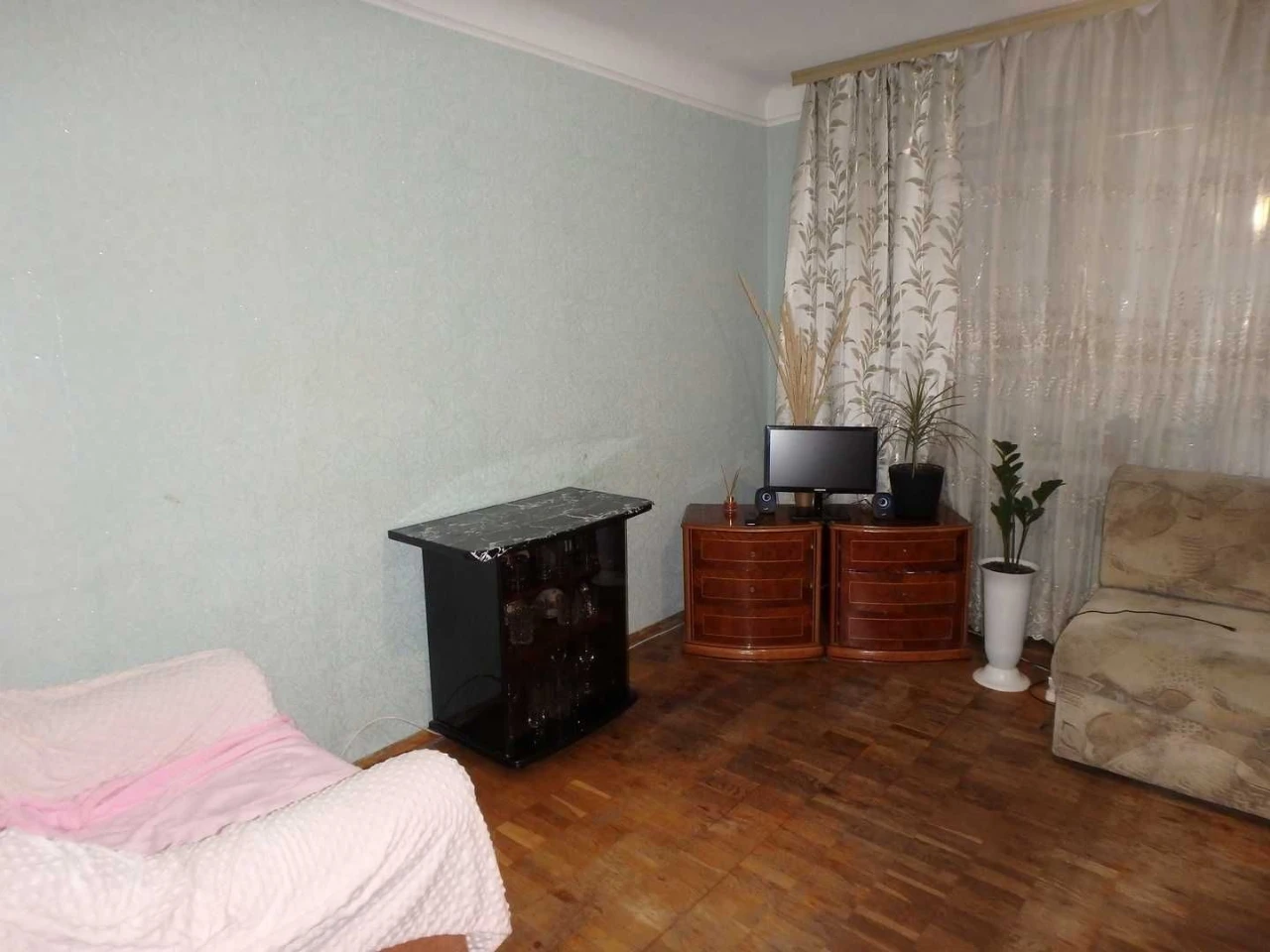 Room with bathroom and toilet in a 4-room apartment, Sobornosti Avenue 5A (Union Avenue)