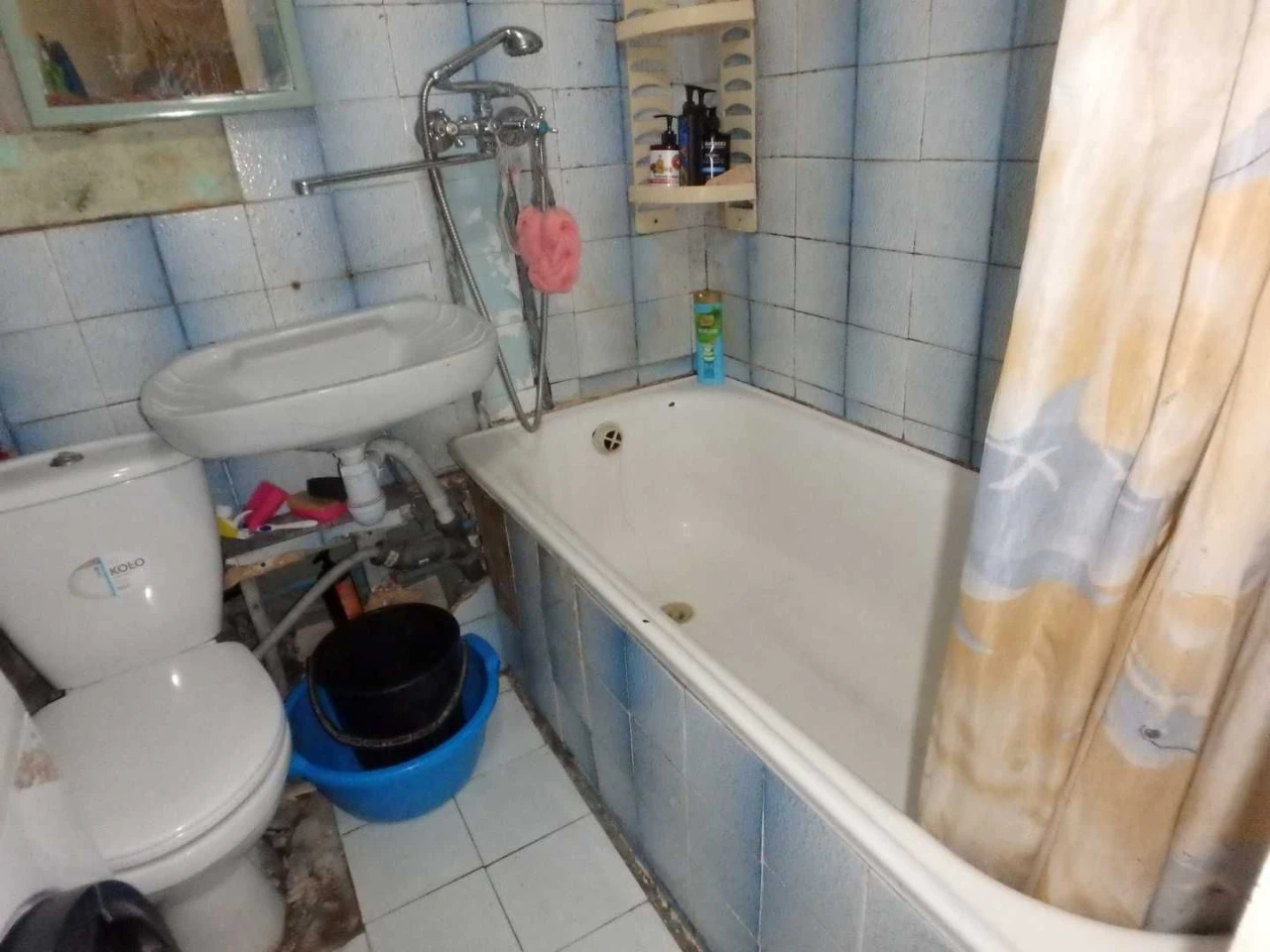 Room with bathroom and toilet in a 4-room apartment, Sobornosti Avenue 5A (Union Avenue)
