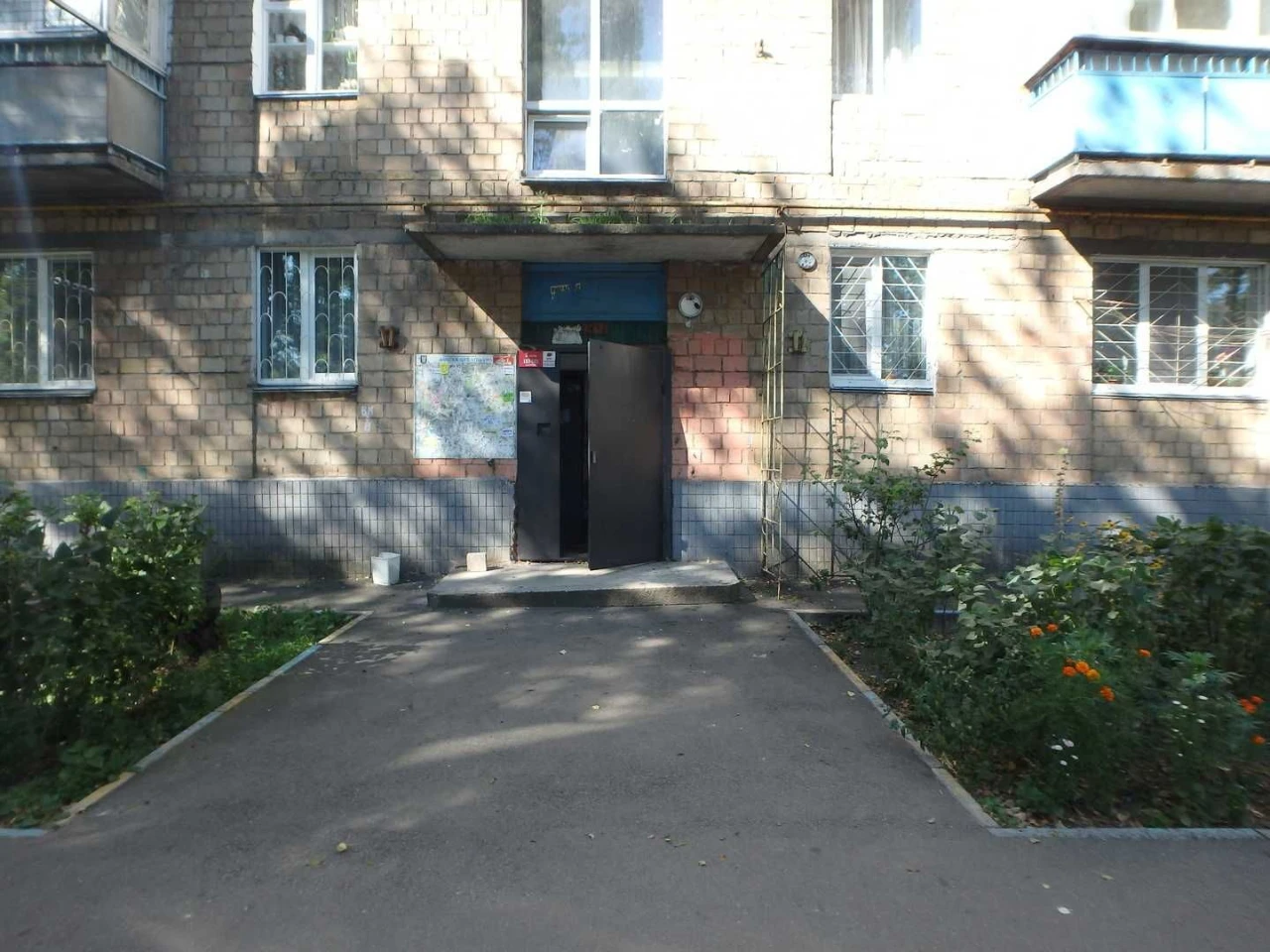 Room with bathroom and toilet in a 4-room apartment, Sobornosti Avenue 5A (Union Avenue)