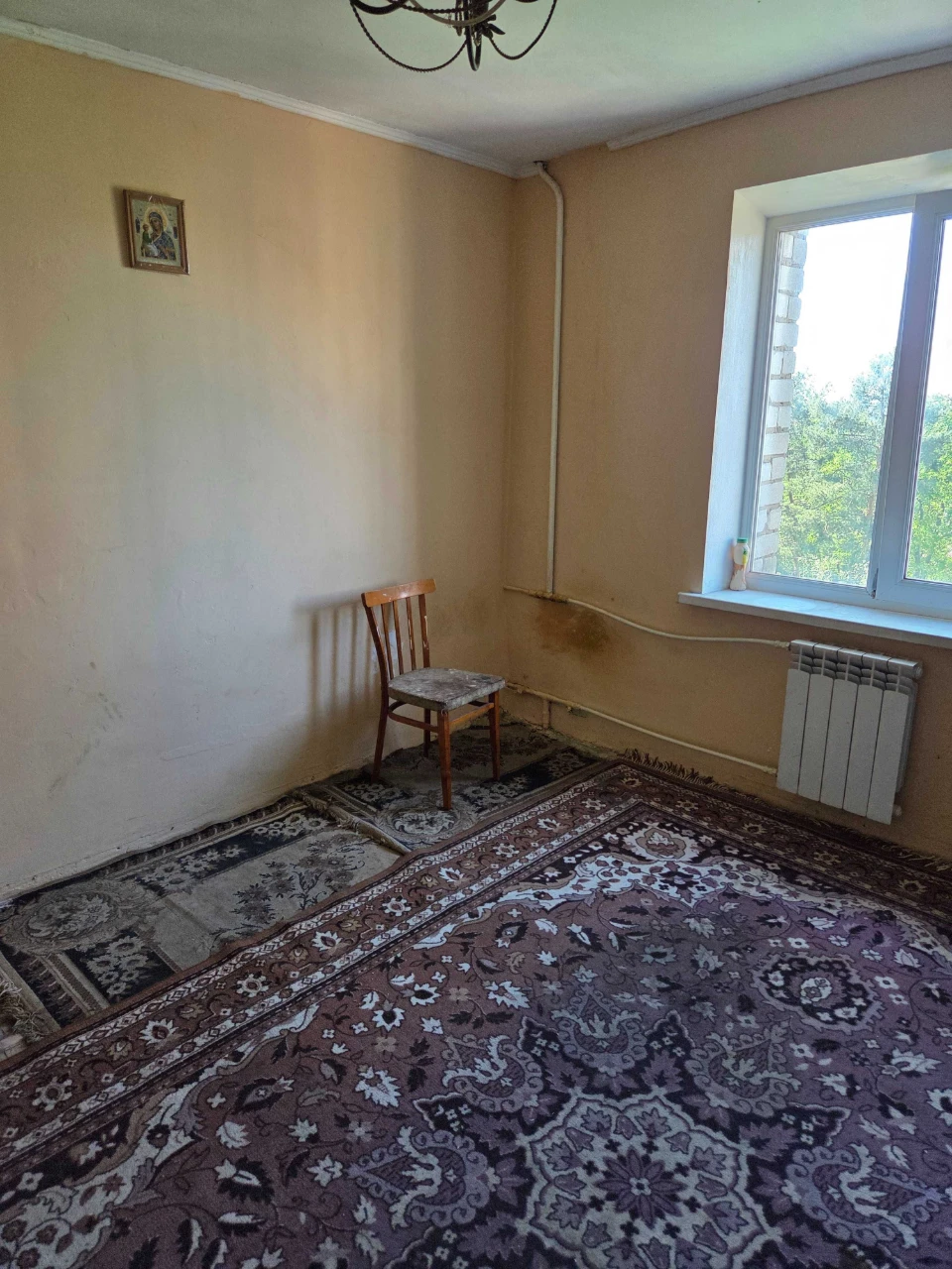 Selling room in a block-type dormitory in Borshchivka