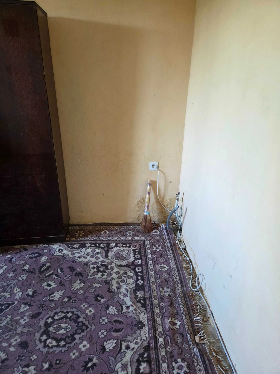 Selling room in a block-type dormitory in Borshchivka