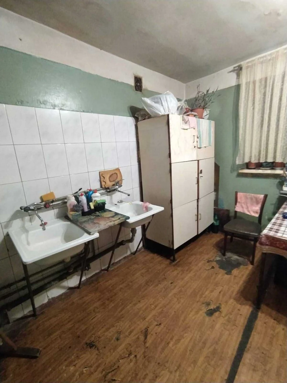 Selling room in a block-type dormitory in Borshchivka