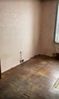 Sale of 2 rooms (27.1 sq.m) in a 3-room apartment, street