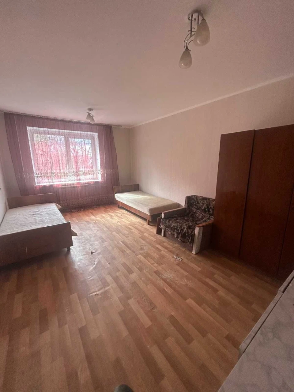 Вул.Ігоря Юхновського  (Стальського),32. Кімната після ремон