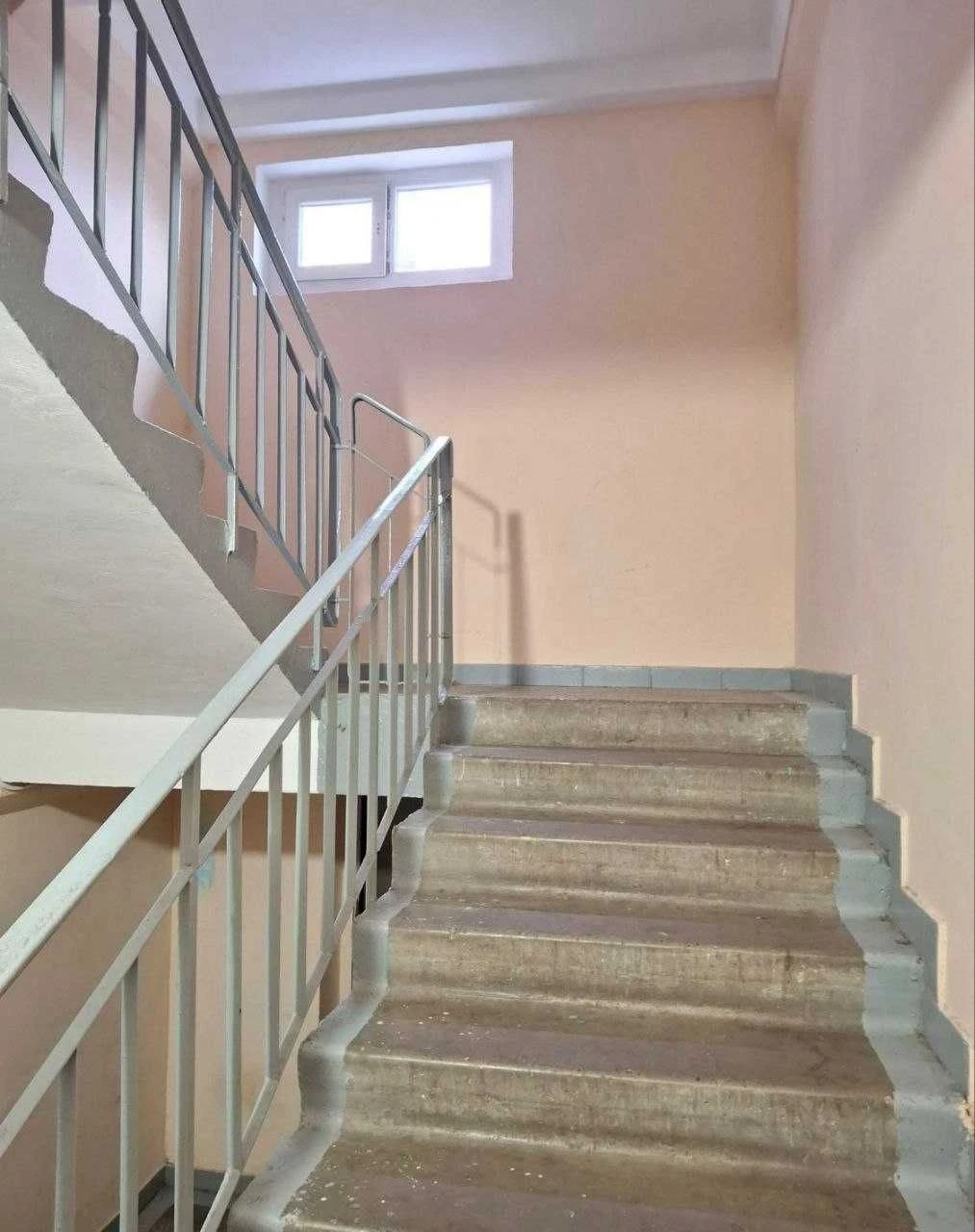 Продається 2 кімнати в 3-х кімнатній квартирі вул. Сержа Лиф