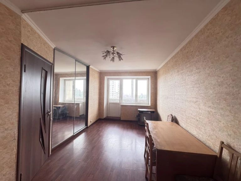 Large room near Shylovy metro station