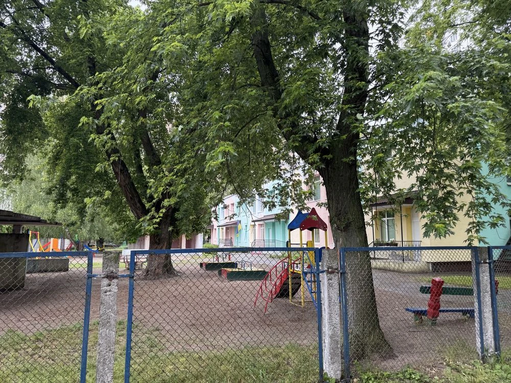 Продається велика кімната метро Шулявка 3хв пішки