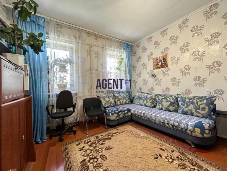 Sale of Two Rooms in Dorm near the Left Bank Metro Station