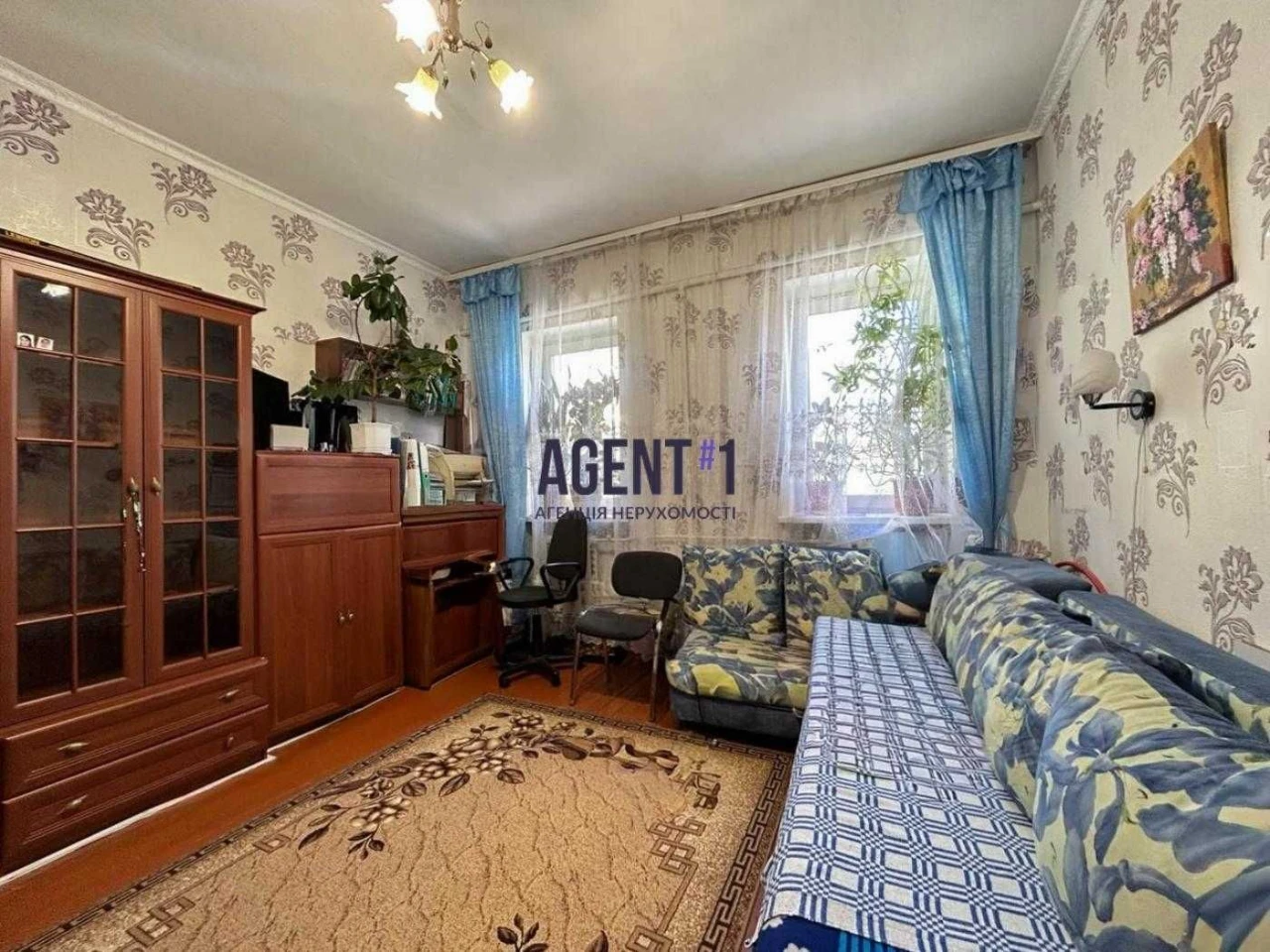 Sale of Two Rooms in Dorm near the Left Bank Metro Station