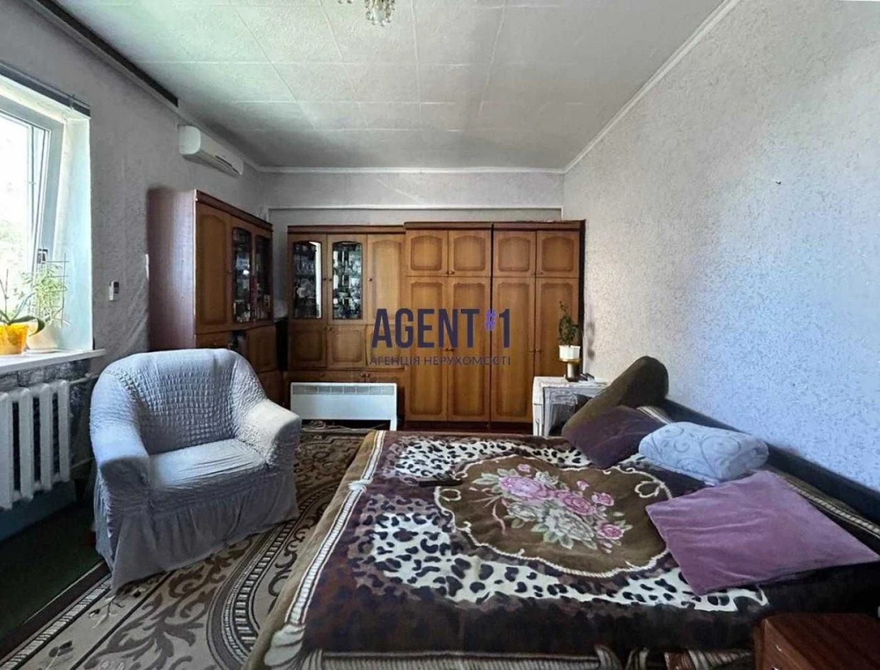 Sale of Two Rooms in Dorm near the Left Bank Metro Station